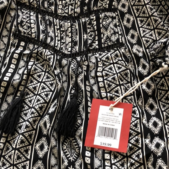 Black and gray patterned 3/4 sleeve blouse - Picture 5 of 5